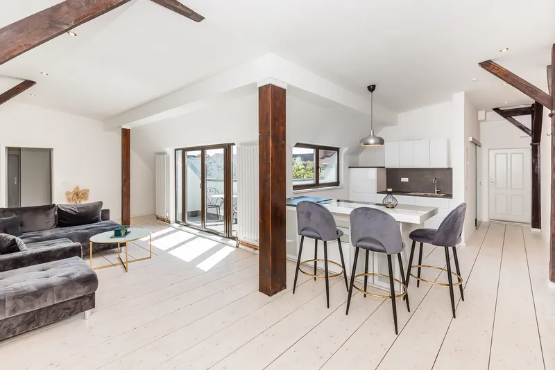 Helle Dachgeschoss-Wohnung mit Süd-/Ost-Balkon ohne Fahrstuhl — photo 1